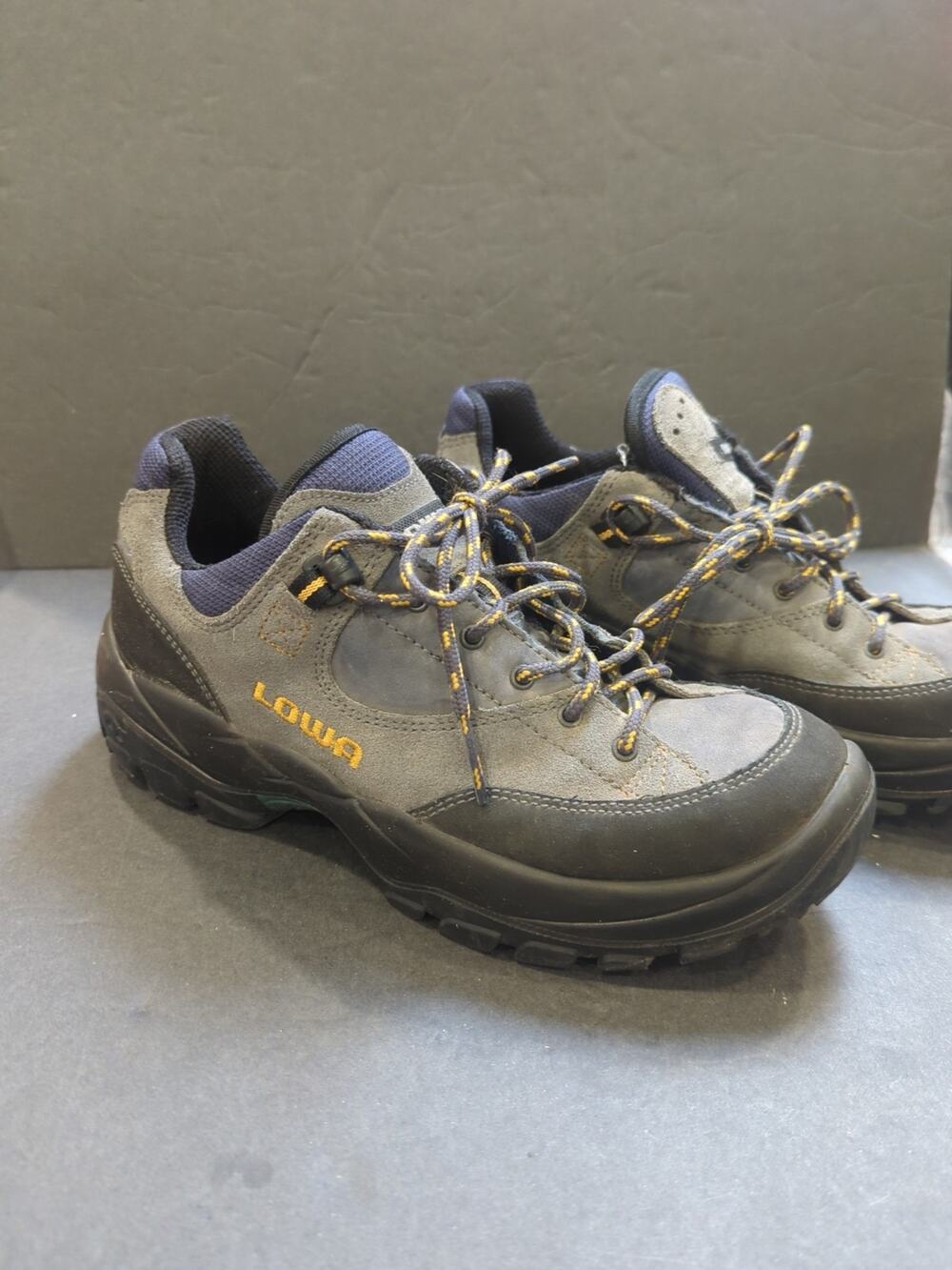 Lowa Nevada Lo Gray Leather Hiking Shoes Womens Size 7.5 EUR 39.5 Outdoor Vtg
